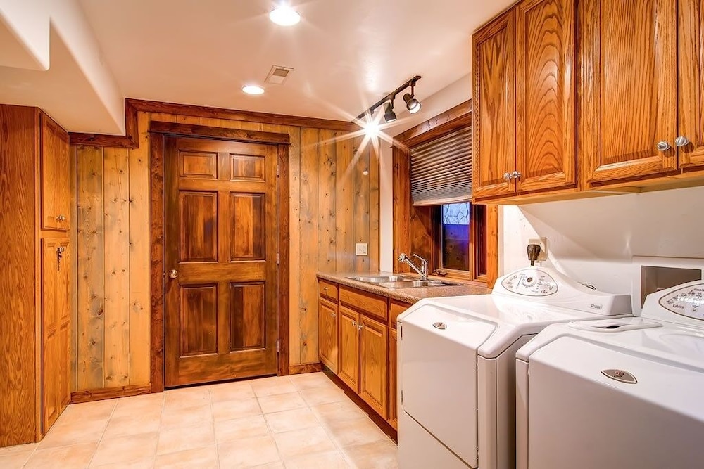 Bear Lodge 6 Bedroom Home by RedAwning
