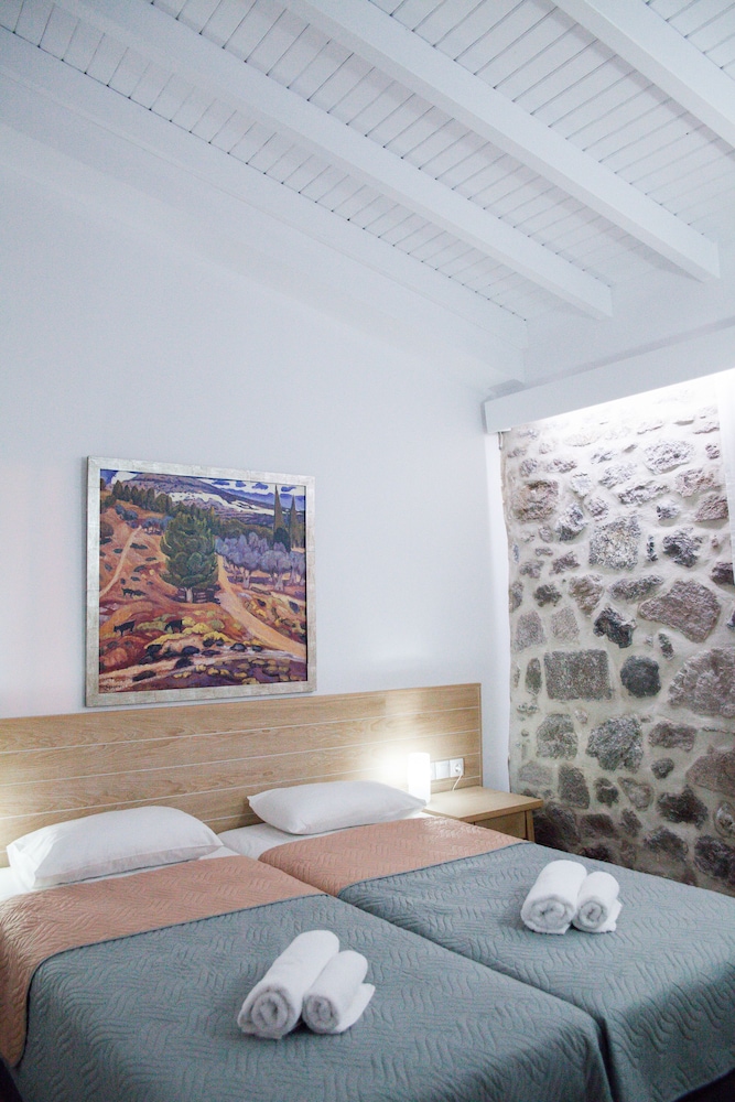 Olive Press Hotel & Apartments