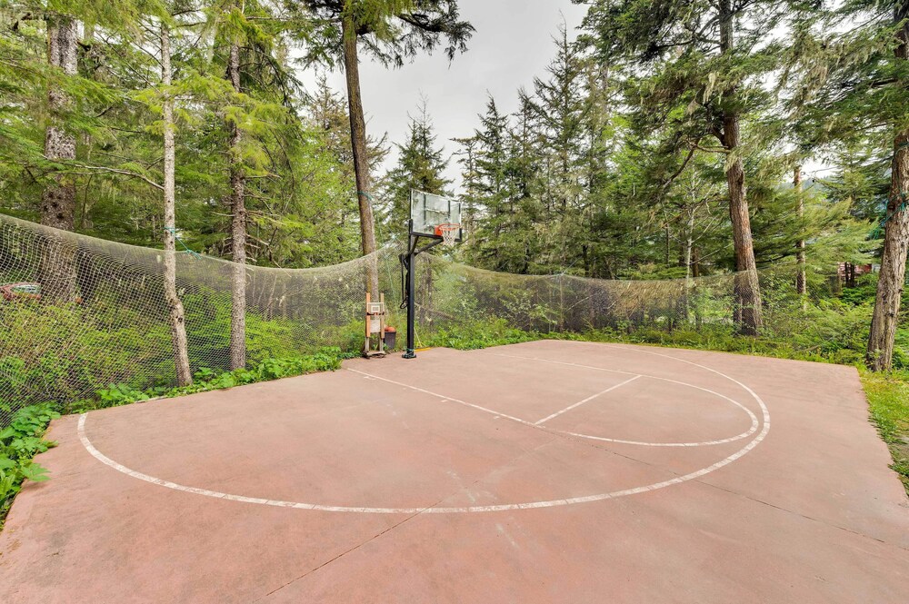 Juneau Vacations - Juneau Vacation Home: Stunning View  Beach Access - Property Image 18