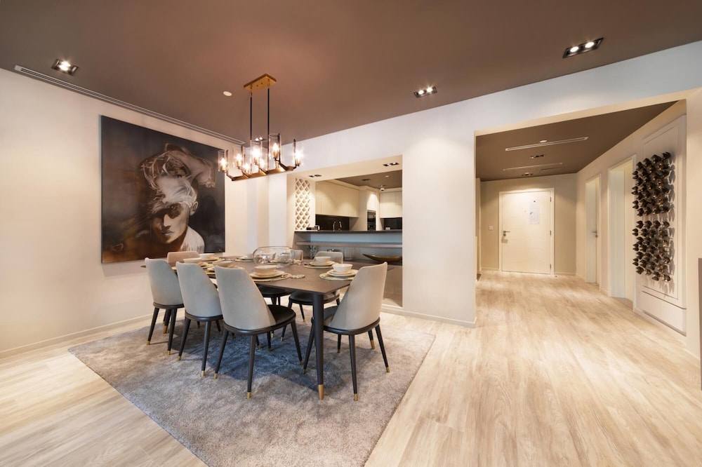 Luxurious 2 Bed Apt on Palm Jumeirah