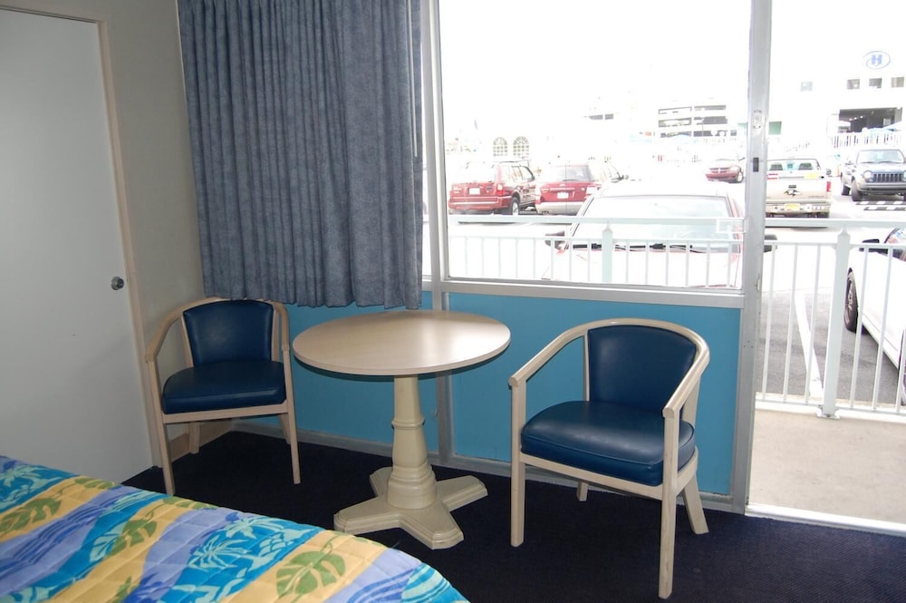 Thunderbird Beach Motel