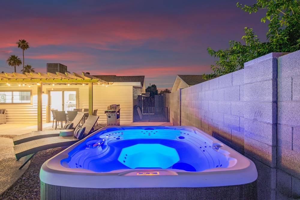 Villa on Virginia 2 Masters Pool Hottub Sleeps 10