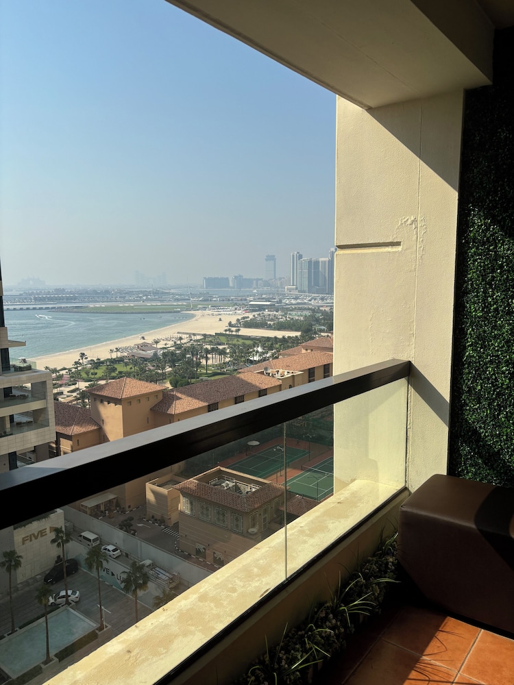 Urban Panda Beach Hostel JBR