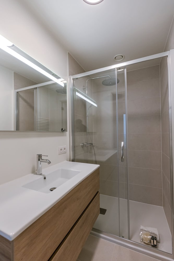 Ostend Luxury 4-guest Balcony and Free Parking
