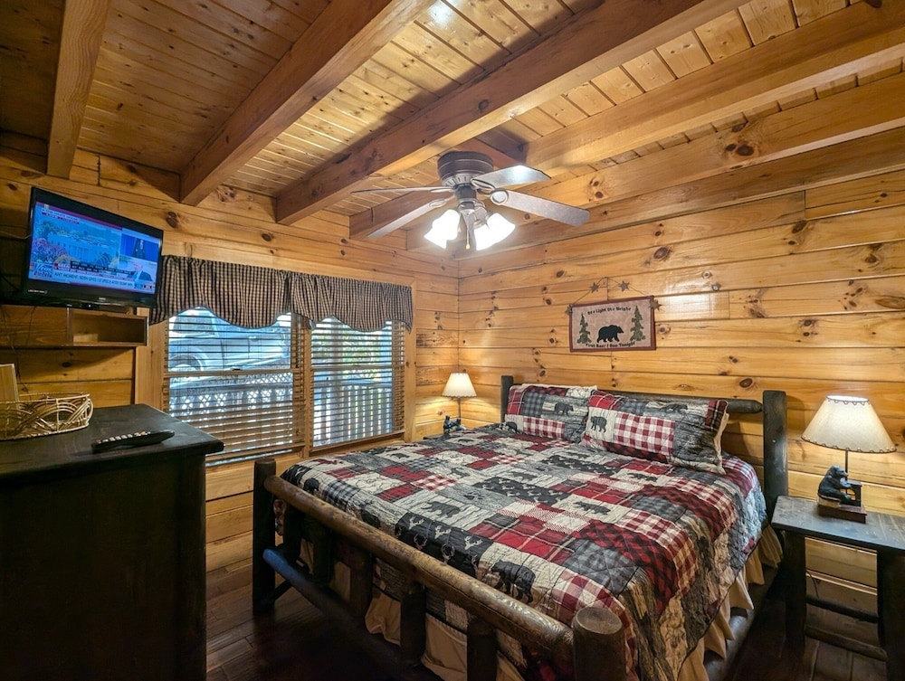 Ern807 - Black Bearry Ridge - Great Location! Close To All The Action! 6 Bedroom Cabin by RedAwning view 3