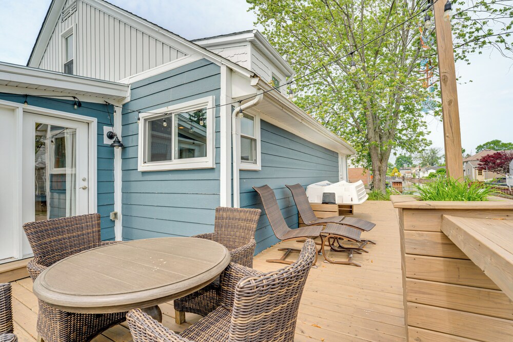 Canal-front St Clair Shores Home: 2 Mi to Dtwn