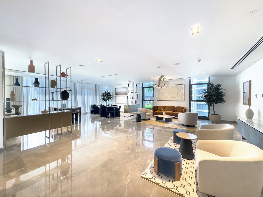 Delujo Stays – Burj Crown Collection