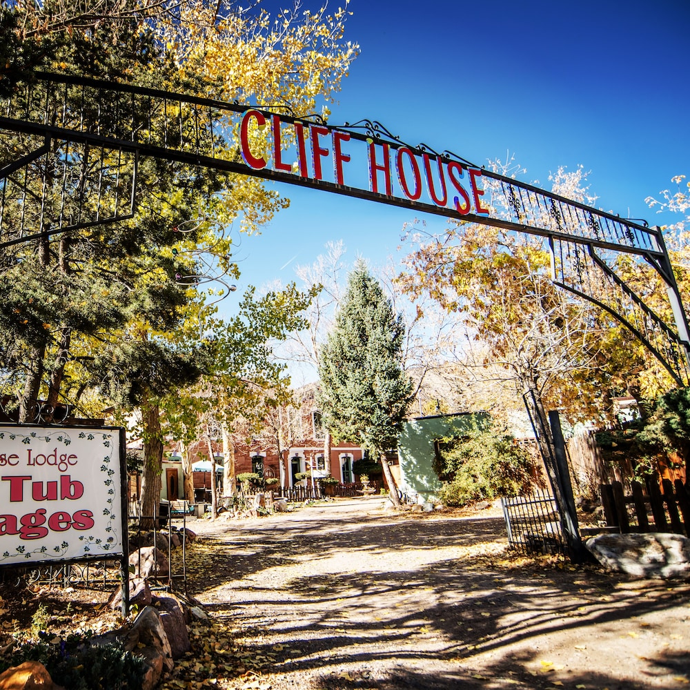 Cliff House Lodge B&B