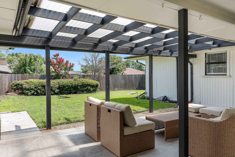 The Belvedere Pet Friendly Spacious Yard