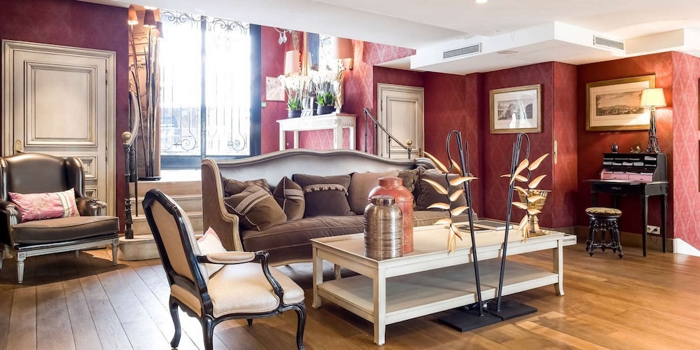 Hôtel Chateaubriand Champs Elysées 2