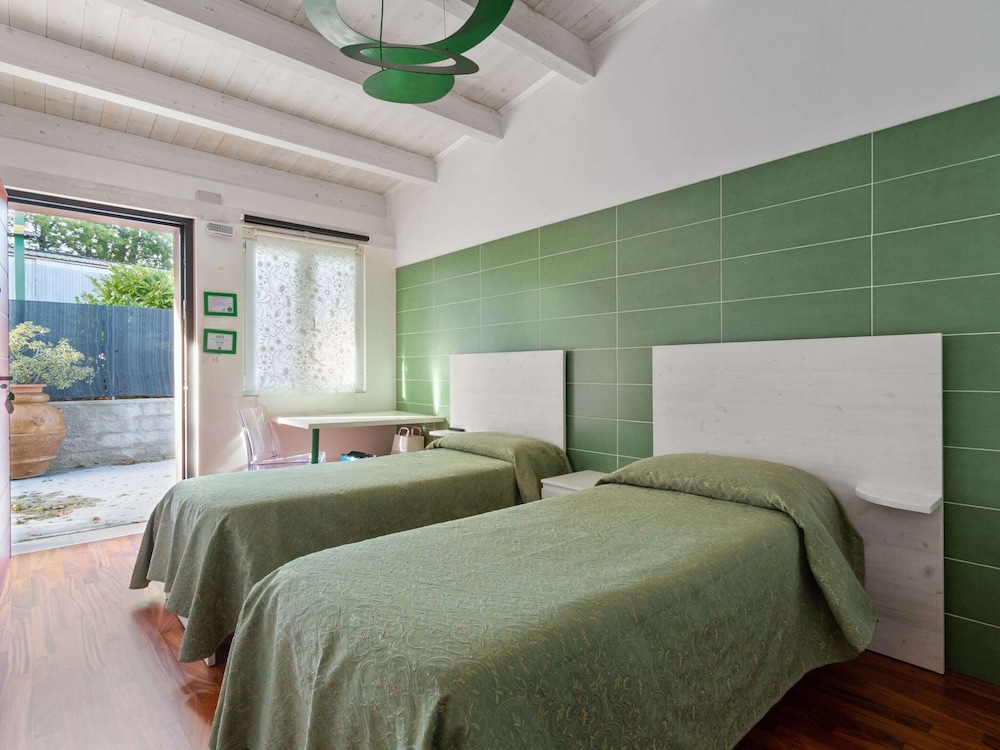 Elegant Apartment in Campobasso near Woods view 4