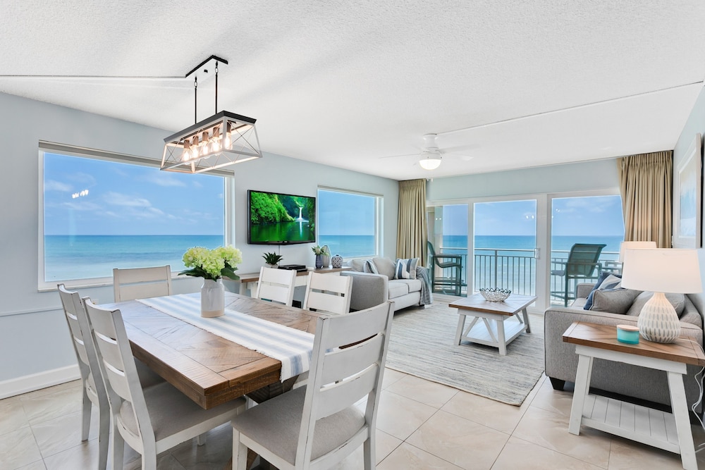 Paradise Beach Club by Happy Palm Stays