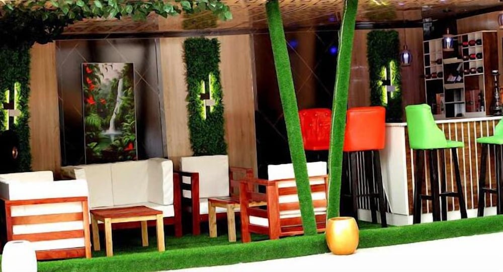 El-Mak Luxury Homes