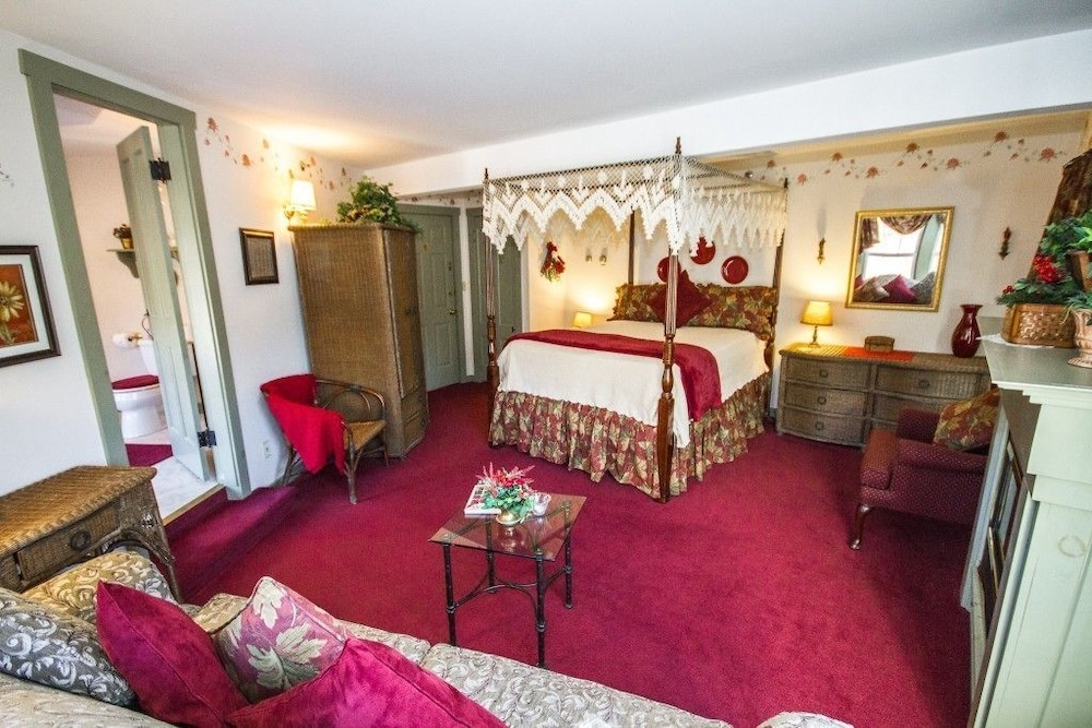 Rosewood Country Inn