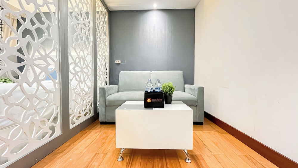 Good Location Studio At Apartment Tamansari The Hive Near Lrt Station