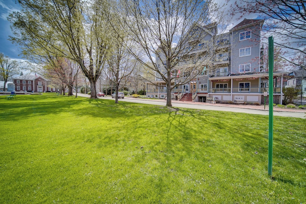Experience Chautauqua! Newly Renovated Studio view 2