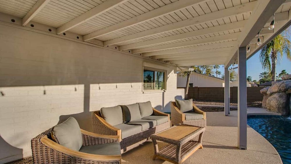 Relaxing 4 Bdrm Retreat in the Heart of Scottsdale