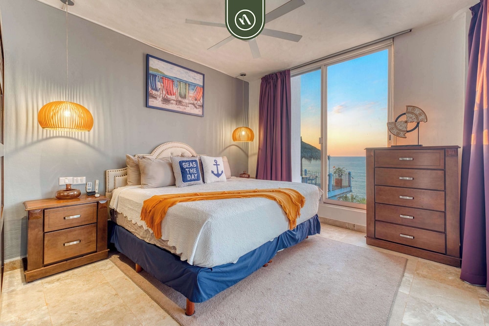 Corner 2 BR Condo - Spectacular Oceanview Sunsets