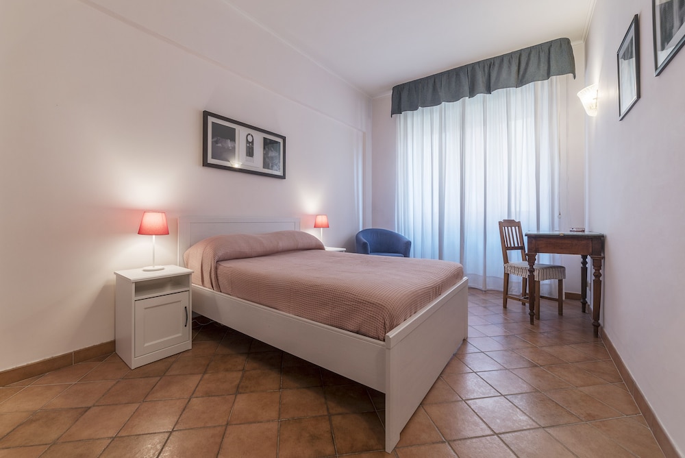 San Lorenzo Roomy Apartment
