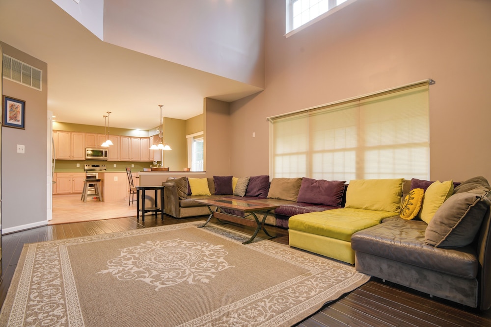 54 Mi to Dtwn DC: Spacious Family Home!