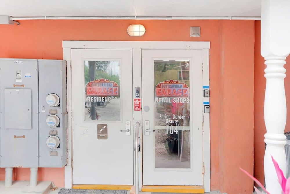 2 Steps to Ice Plant Apt in Downtown St Aug