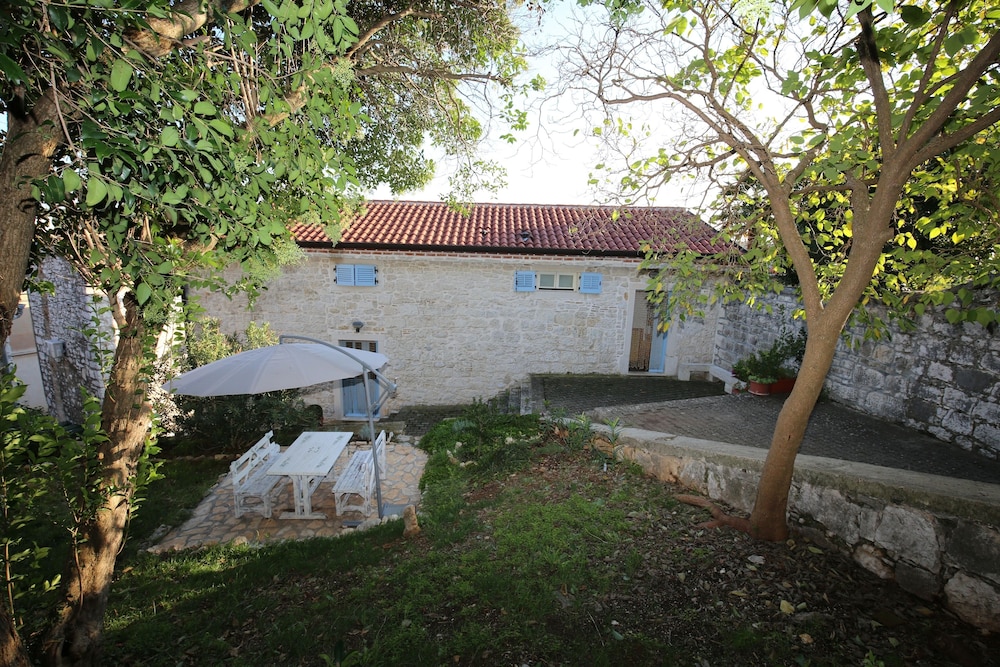Photo 18