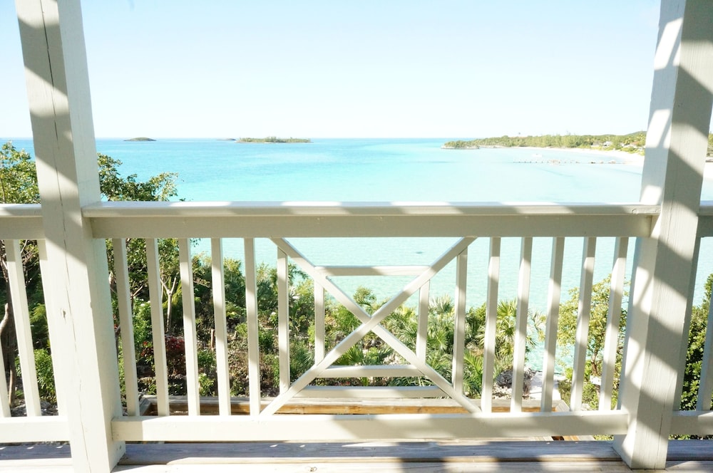 Island Seaside Suites - Property Image 3