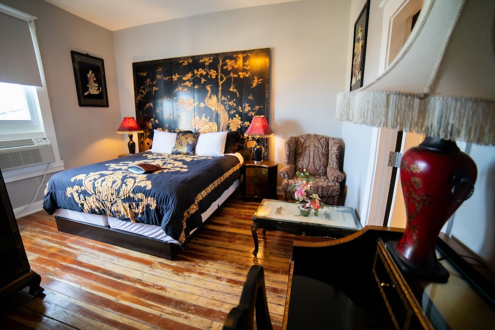 Oak Tree Hotel