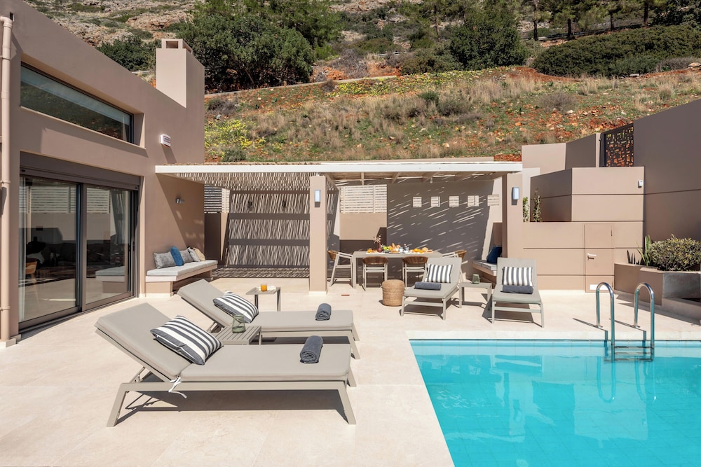 Notiko villas