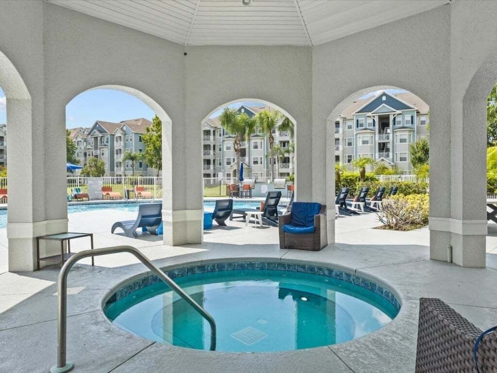 Beautiful 1st Floor Condo In Gated Cane Island, Close To Parks 2 Bedroom Condo