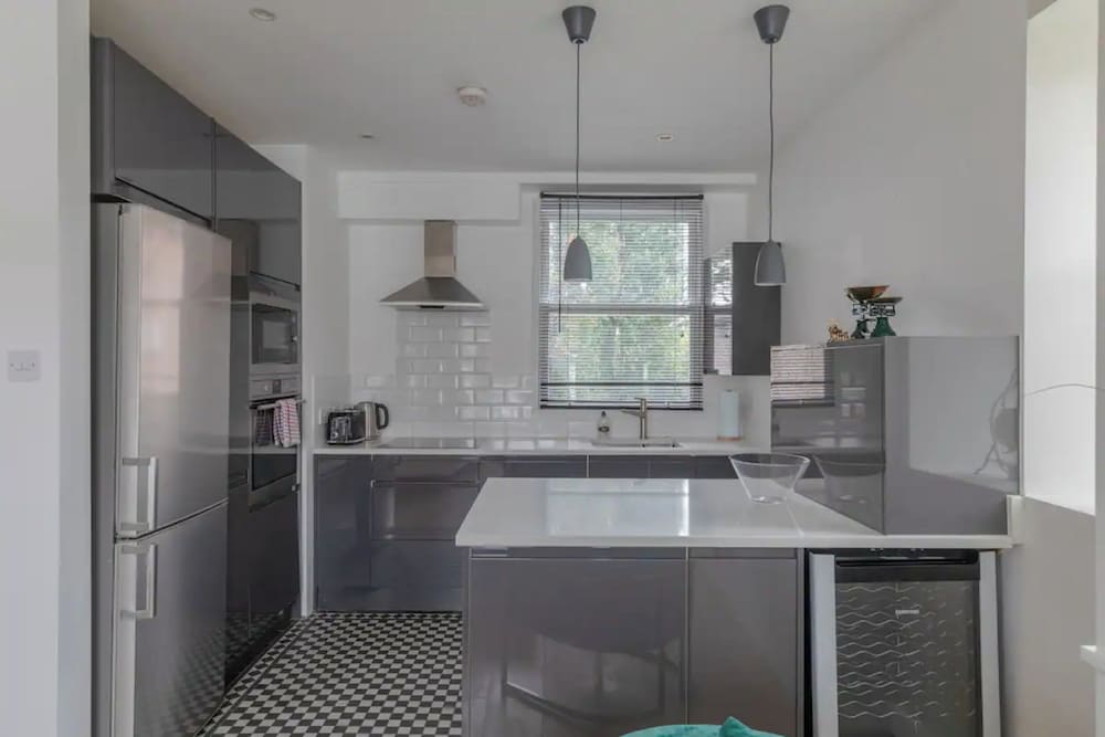 Chic & Contemporary 3BD Flat - Barnes!
