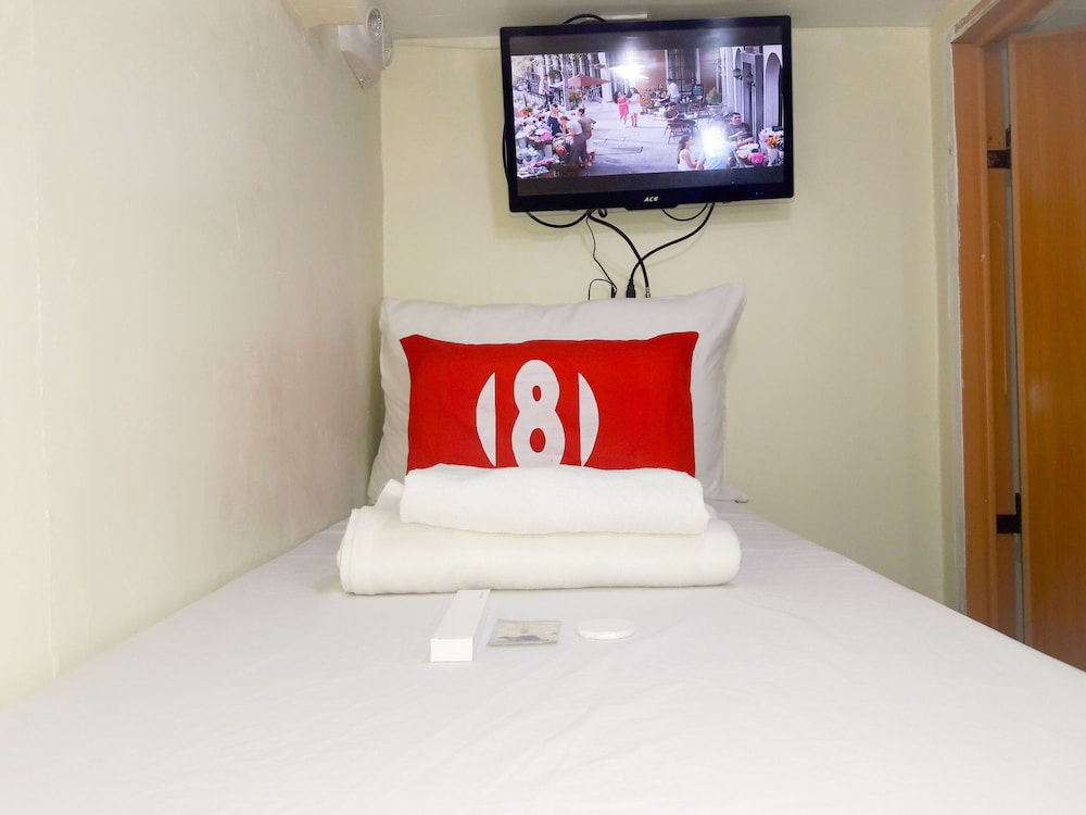 8 Hostel at Quiapo view 2