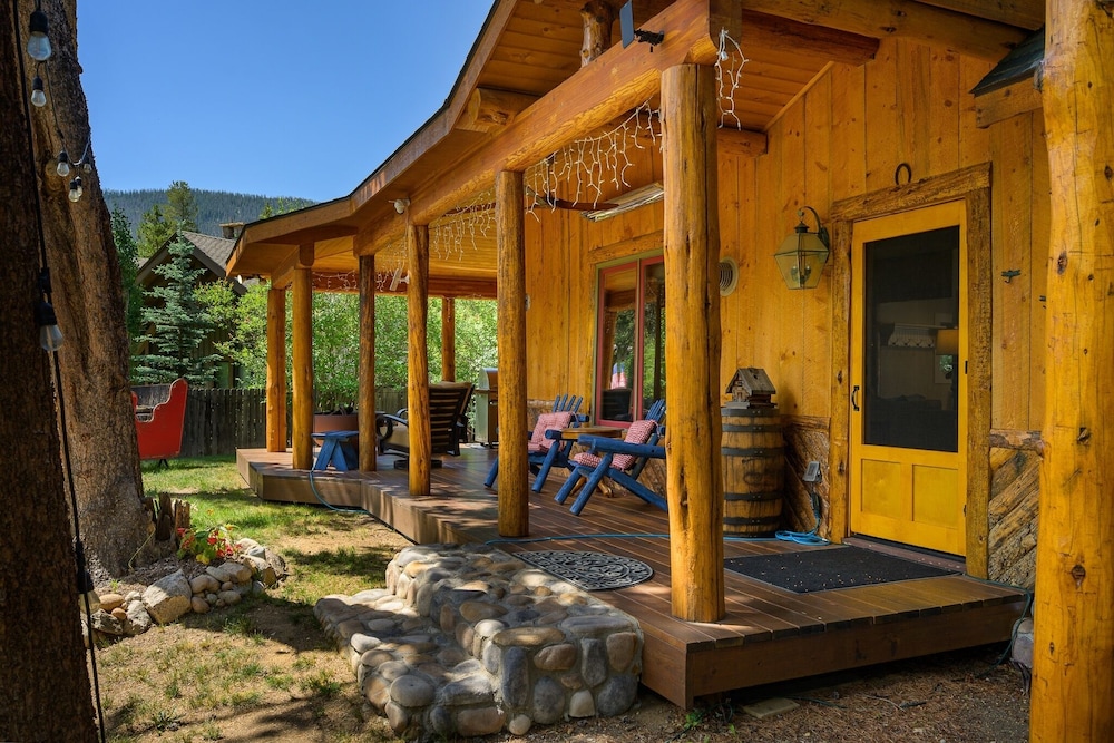 The River House 3 Bedroom Cabin