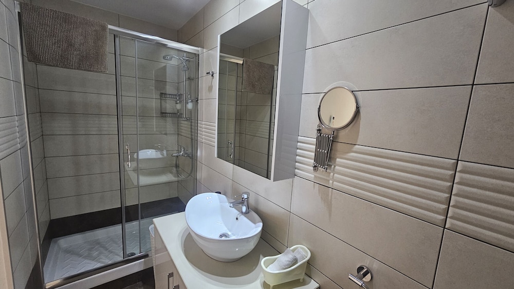 116 NIC 302b - Stay Armonia Central Suite