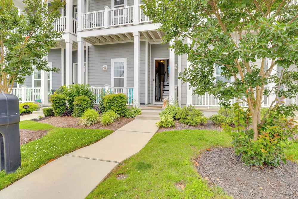 Walk to Ocean: Group Getaway in Virginia Beach!