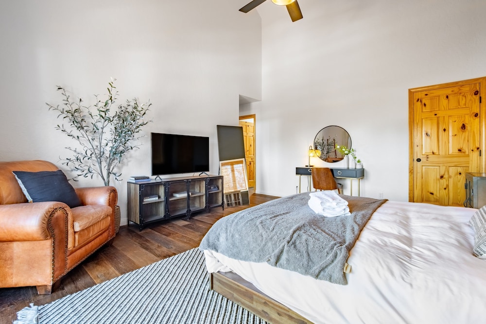 Endless View Lodge by Avantstay Incredible Views Close To Bear Mountain Ski Resort w Hot Tub