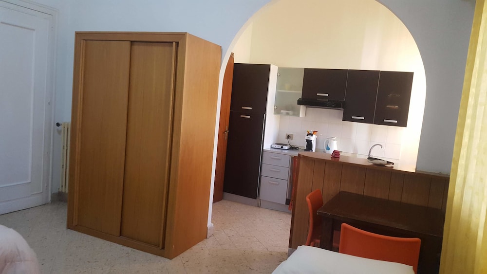 Double H Ungheria en Palermo — kitchen