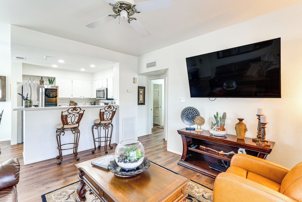 Walk to Rotary Park: LHC Condo w/ Private Patio