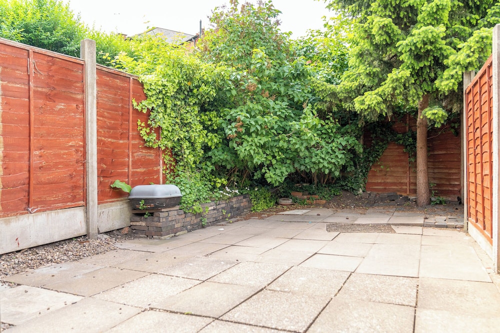2 Bed House/families/contractors/free Parking