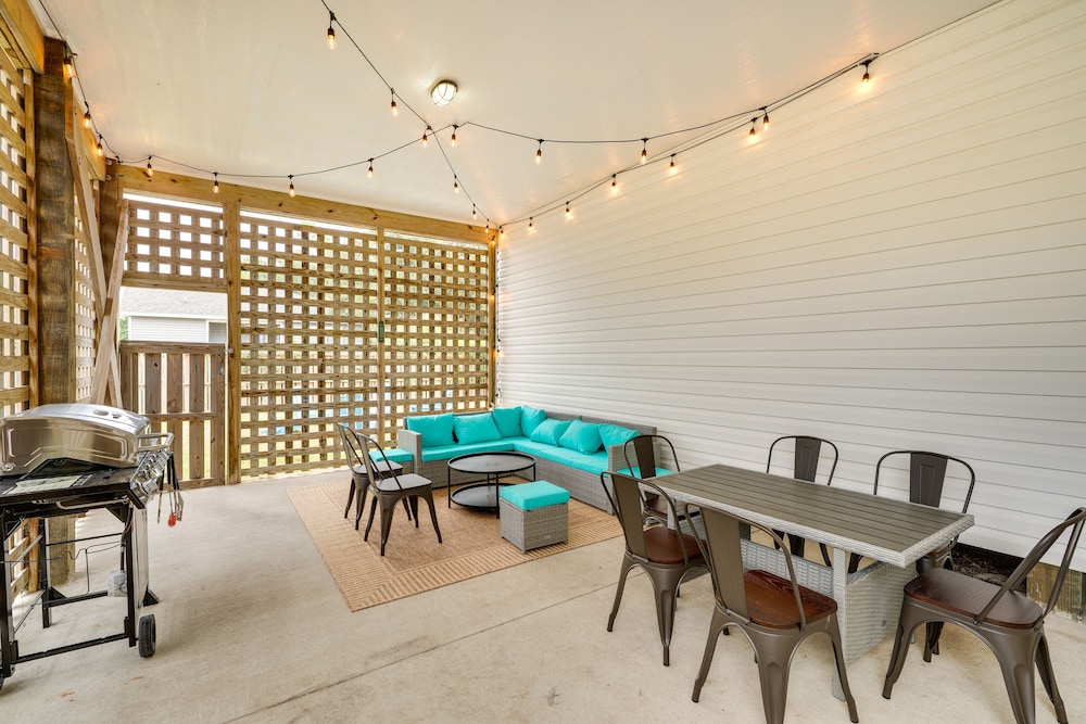 Kill Devil Hills Retreat w/ Gas Grill & Deck!