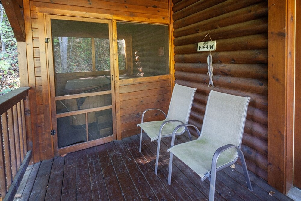 Er36 - Cozy Creekside Great Location- Close To Town 1 Bedroom Cabin by RedAwning view 2