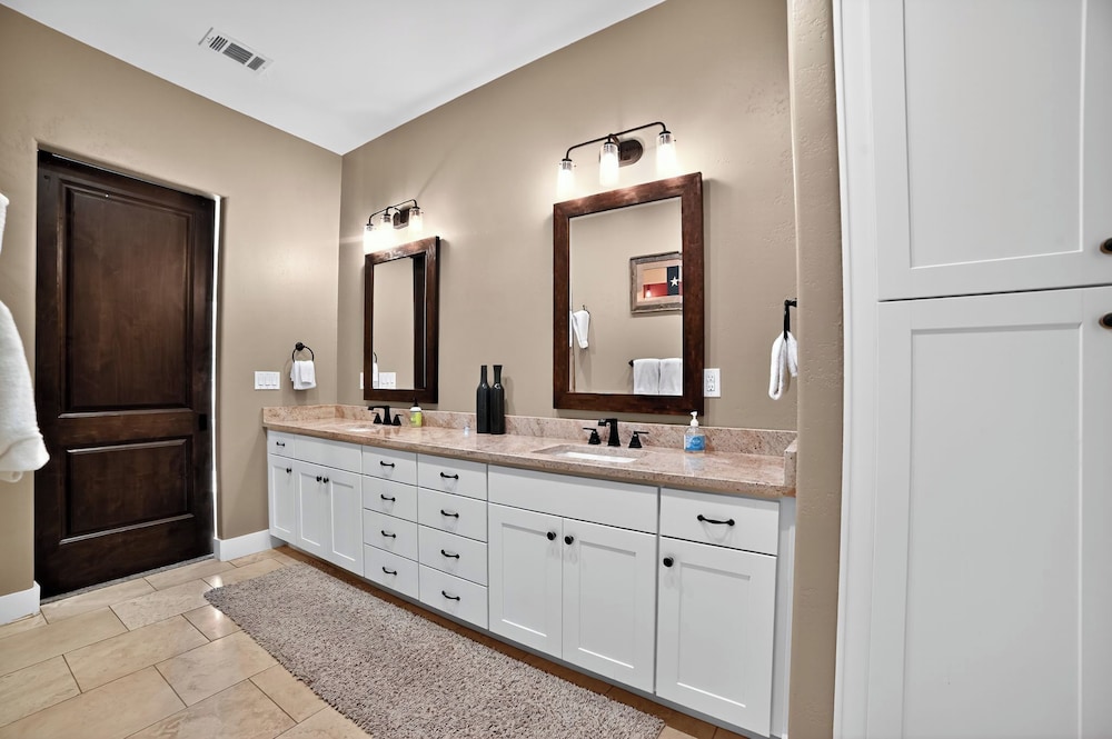 Hill Country Retreat & Casita