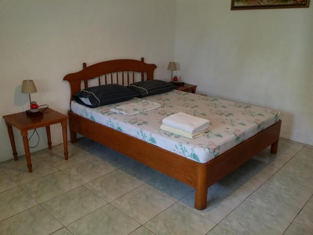 Lapu Lapu Cottages and Restaurant
