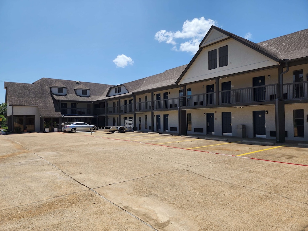 San Antonio Vacations - Americas Best Value Inn Longview - Property Image 11