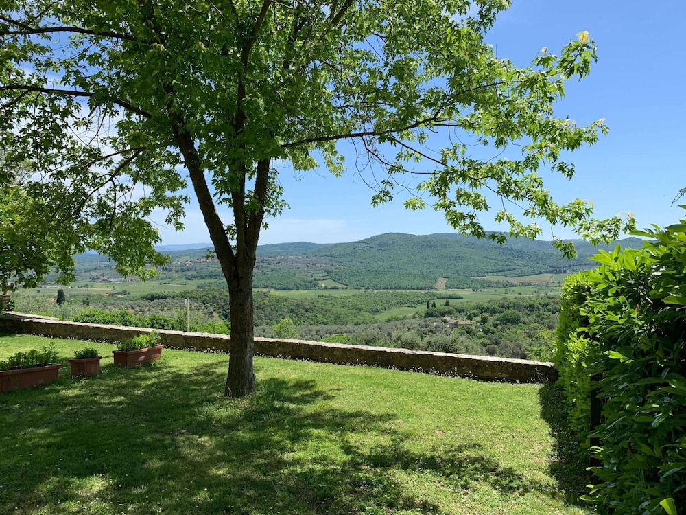 Villa in Tuscany With Pool and Wine Tasting view 2