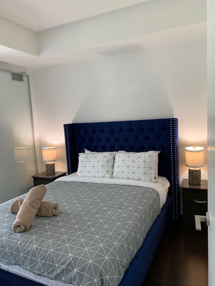 Sarkar Suites - Downtown Fashion Dist. - Image 3