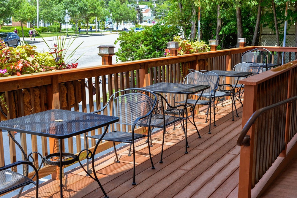 Lake Crest Inn