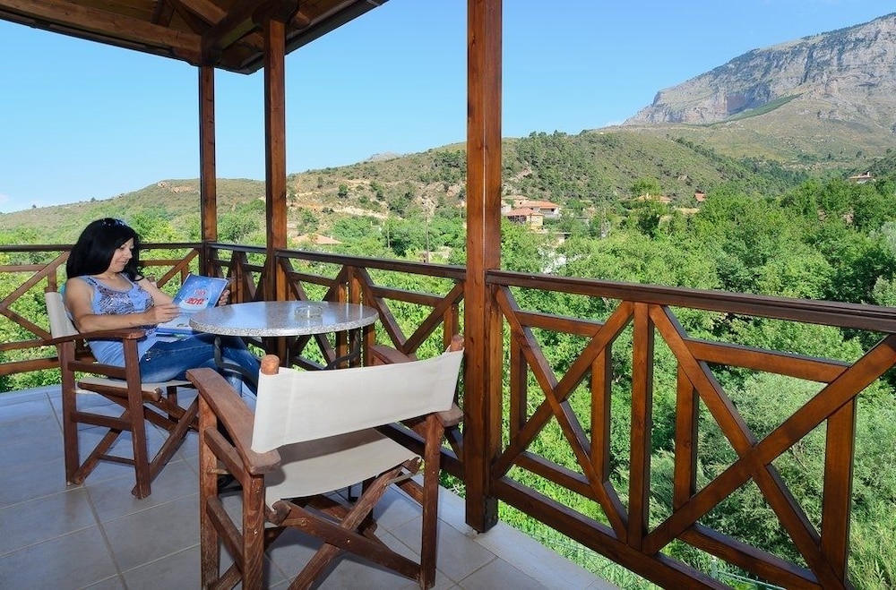 Evrostini Guest House