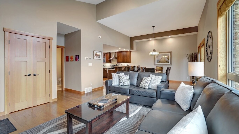 Fairmont Creek Property Rentals The Residences - Image 3