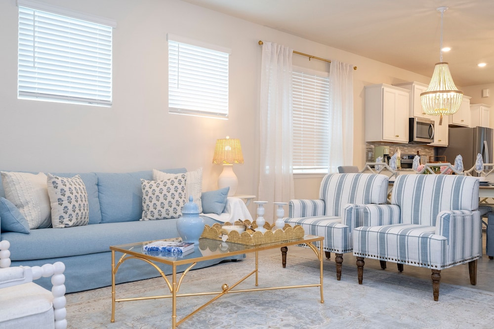 Stunning 5-bedroom Retreat in Windsor Island Resort